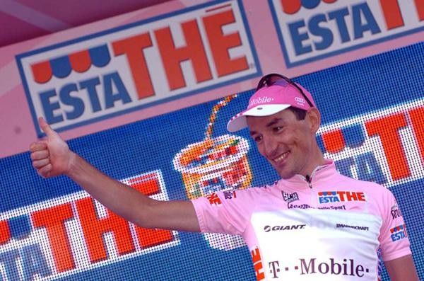 Marco Pinotti (T-Mobile) gives a thumbs-up after taking the maglia rosa.
