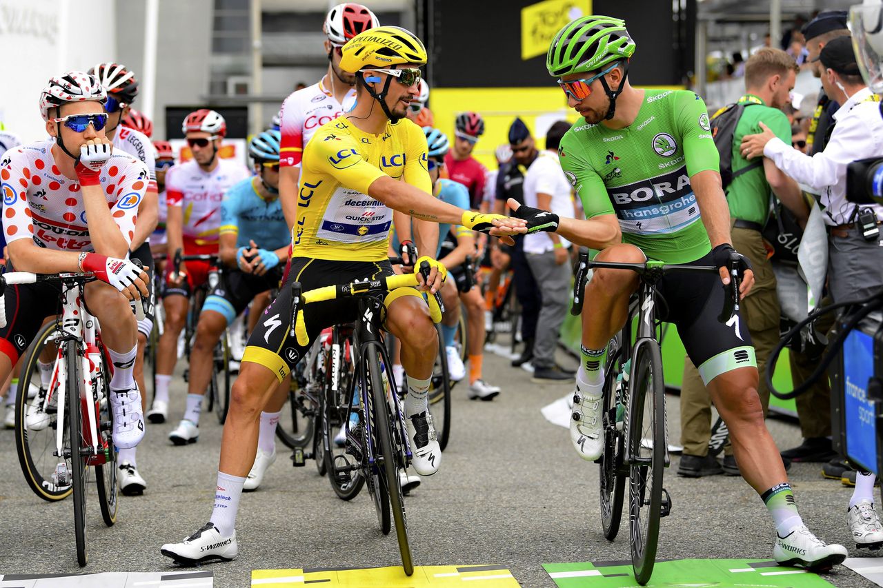 Alaphilippe and Sagan shake hands before the start of stage 12