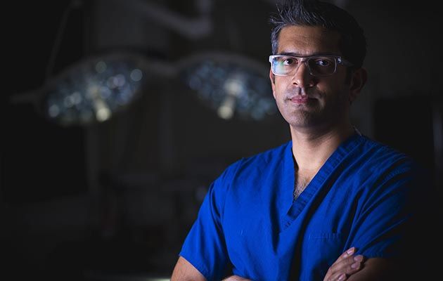 Surgeons: At the Edge of Life - S2 shows Navin Furtado