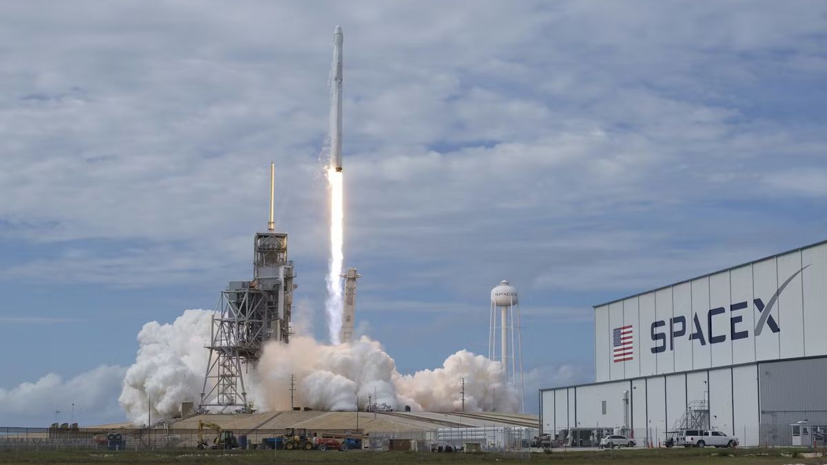A Plan B for space? On the risks of concentrating national space power in private hands
