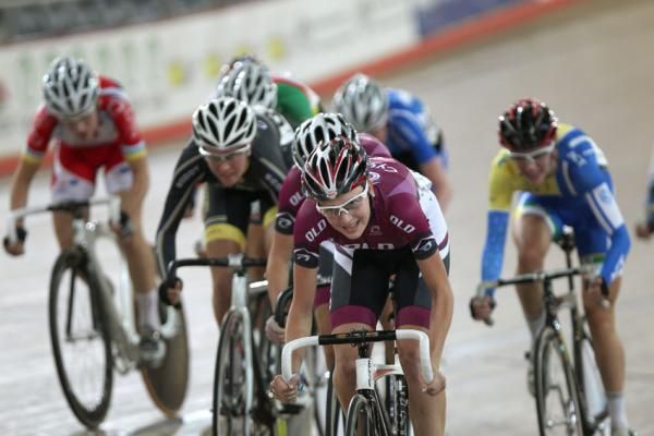Queensland's Taylah Jennings takes the win in the women's under 19 7.5km scratch race.