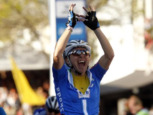 Giorgia Bronzini (Italy) crosses the line.