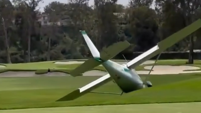 A plane makes an emergency landing at Riviera Country Club 