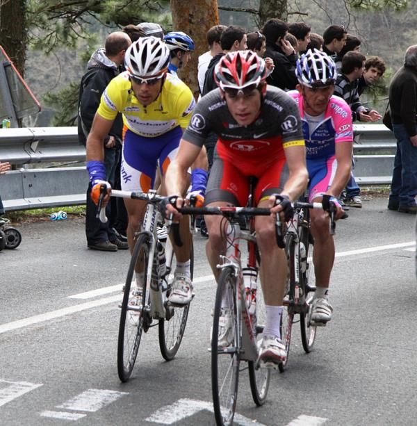 Oscar Freire (Rabobank) started the day in yellow as the race leader.