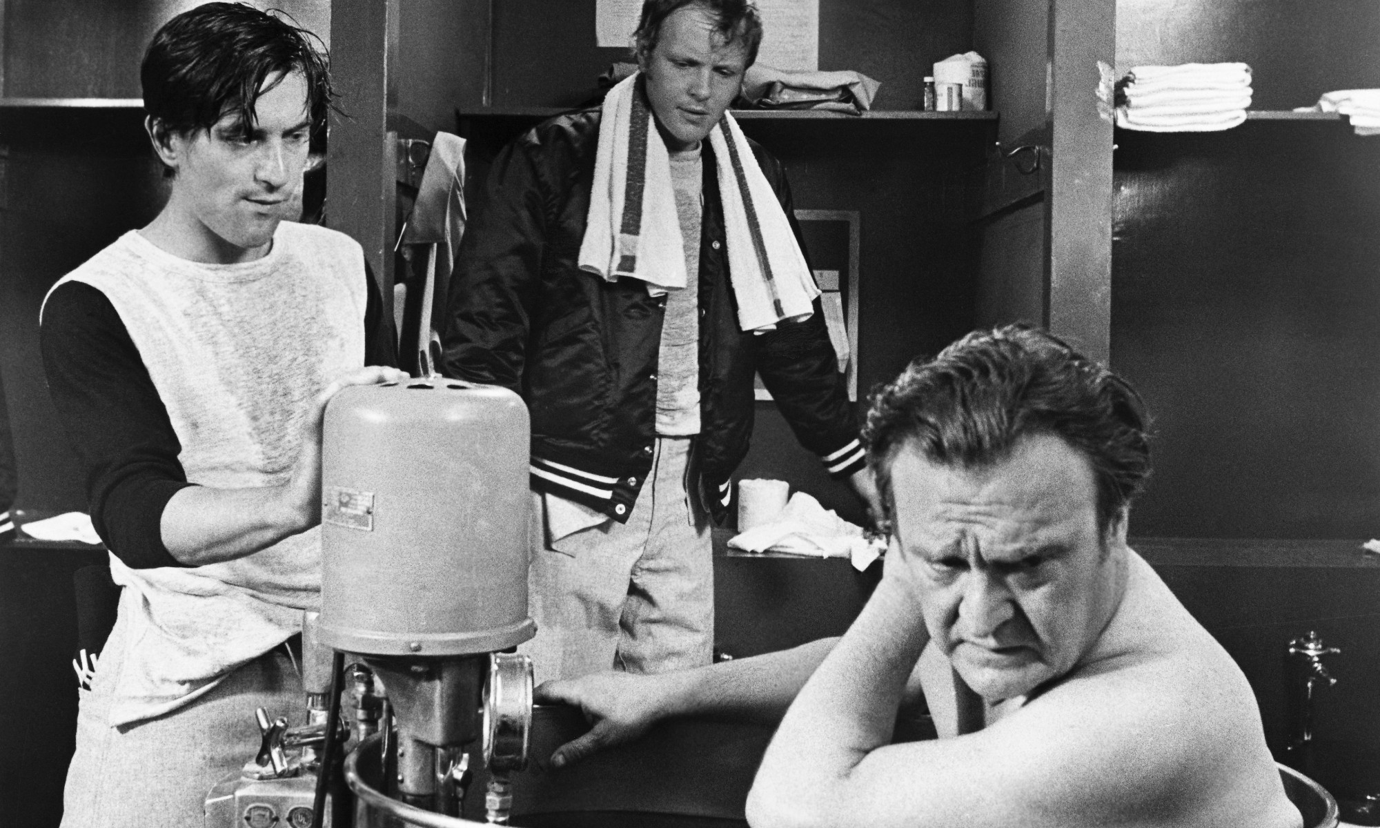Robert De Niro and Michael Moriarty star in 'Bang the Drum Slowly' (1973)