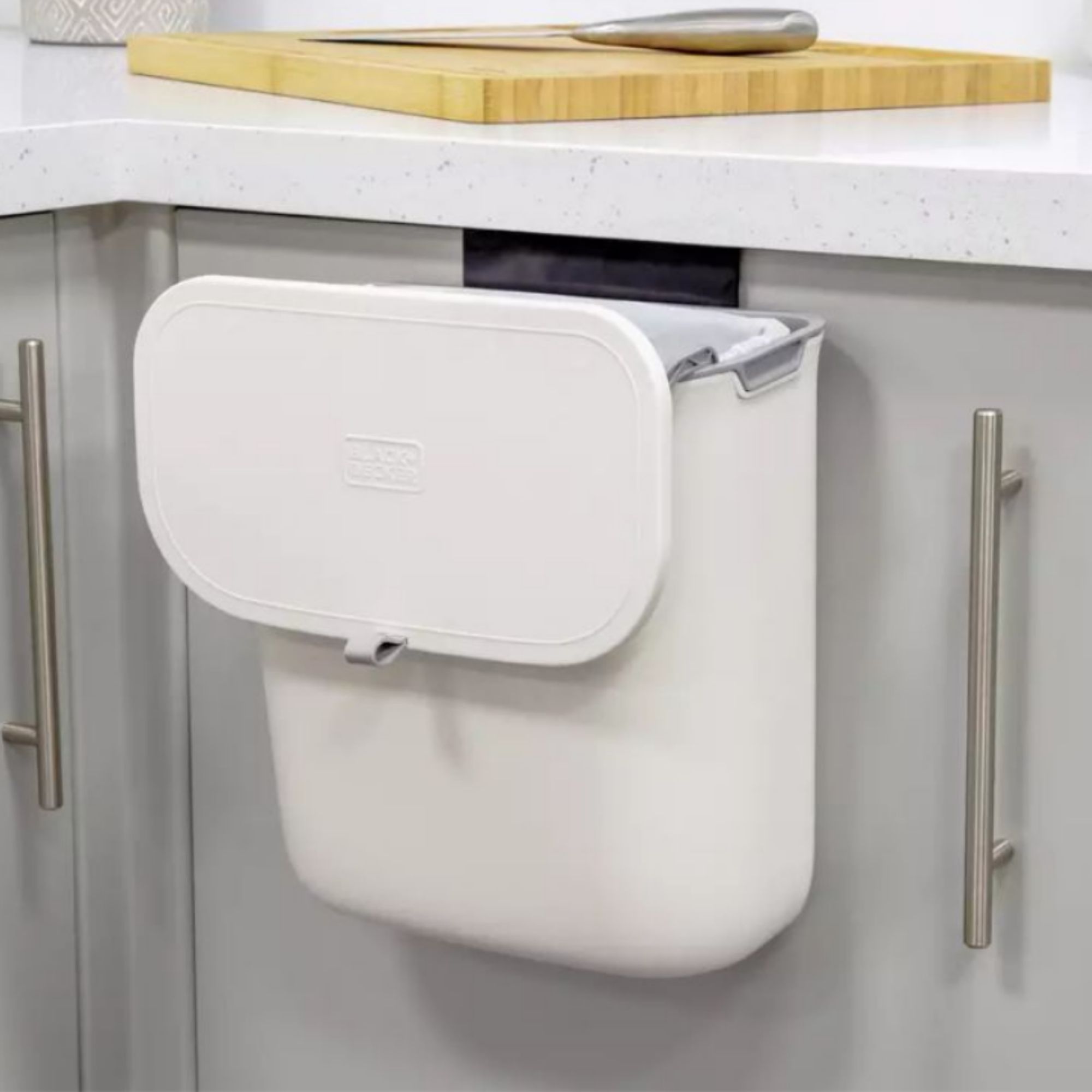 Black + Decker 7.6 Litre Cupboard Bin