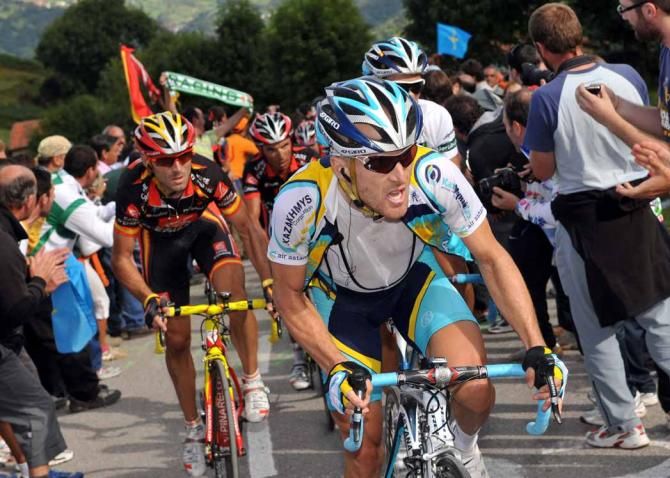 Levi Leipheimer puts in a dig on the Angliru in 2008.