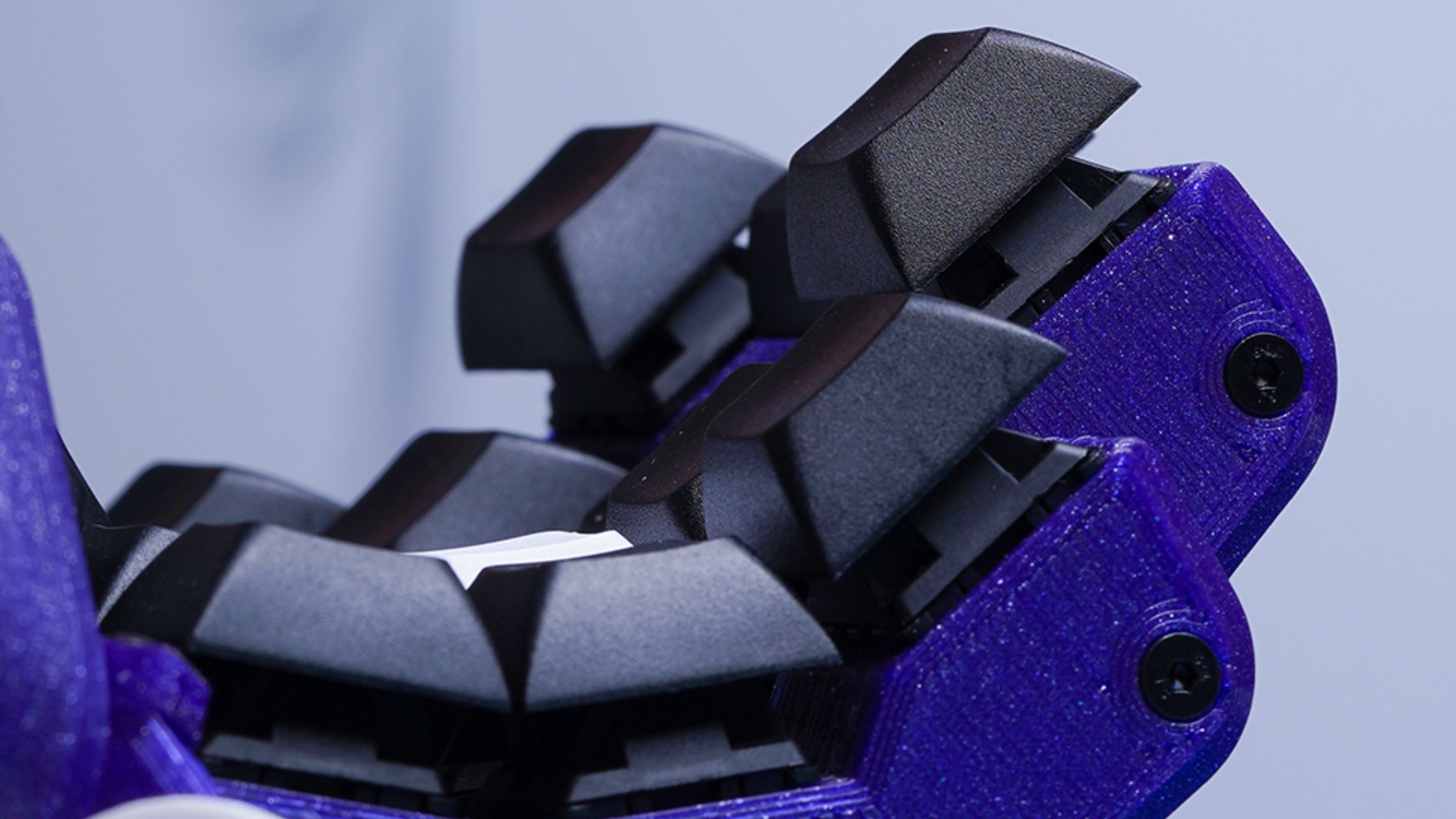 The keys on the Azeron Keyzen gaming keypad