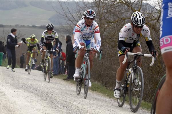 Mark Cavendish (HTC-Highroad) battled gamely, seen here ahead of Roberto Ferrari (Androni Giocattoli).