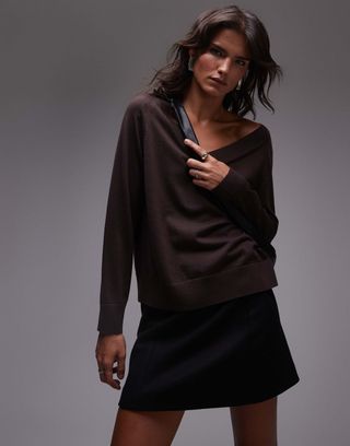 Arket Merino Wool Sweater With V-Neck in Brown