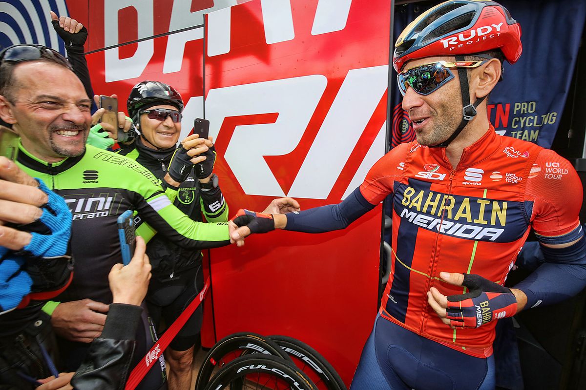 Vincenzo Nibali (Bahrain-Merida) greets a fan at the stage start