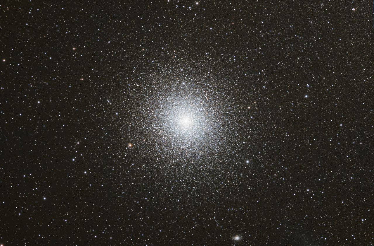Sample images of night sky objects with the new Hyperia telescope from Vaonis.