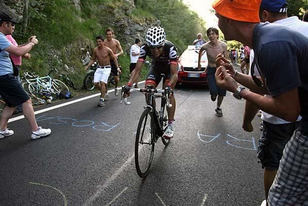 Carlos Sastre (Cervelo) pushes on for a stage win.