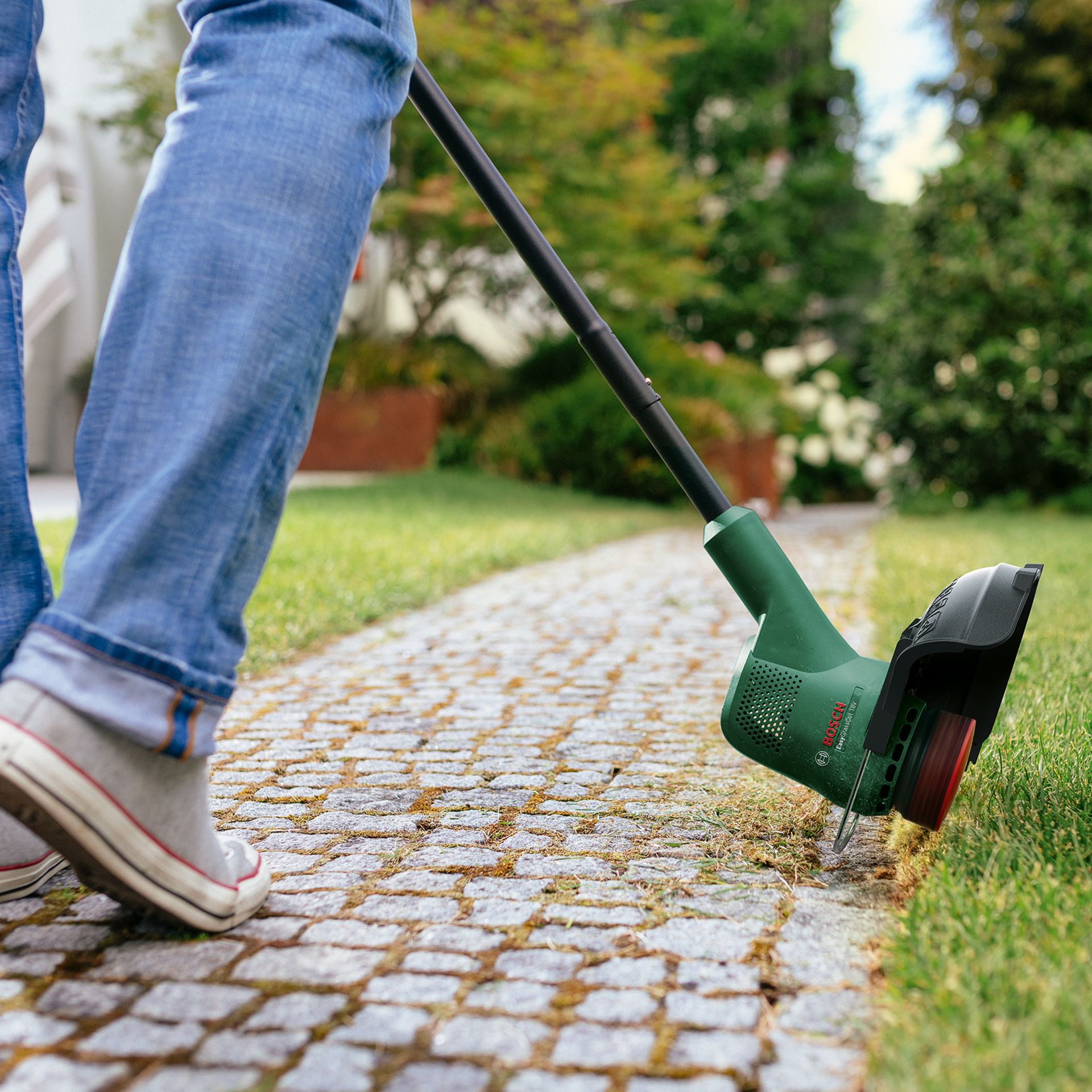 Bosch EasyGrassCut trimmer