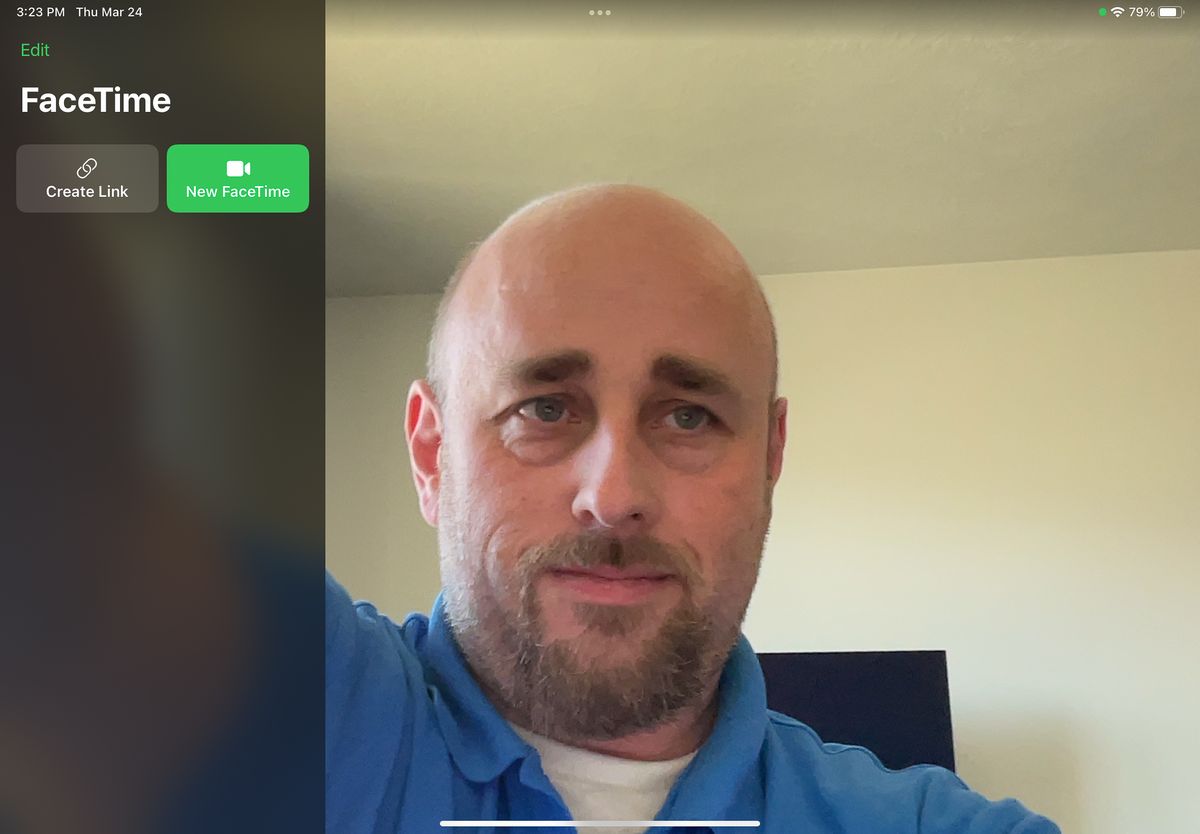 iPad Air 5 camera in FaceTime blinds open