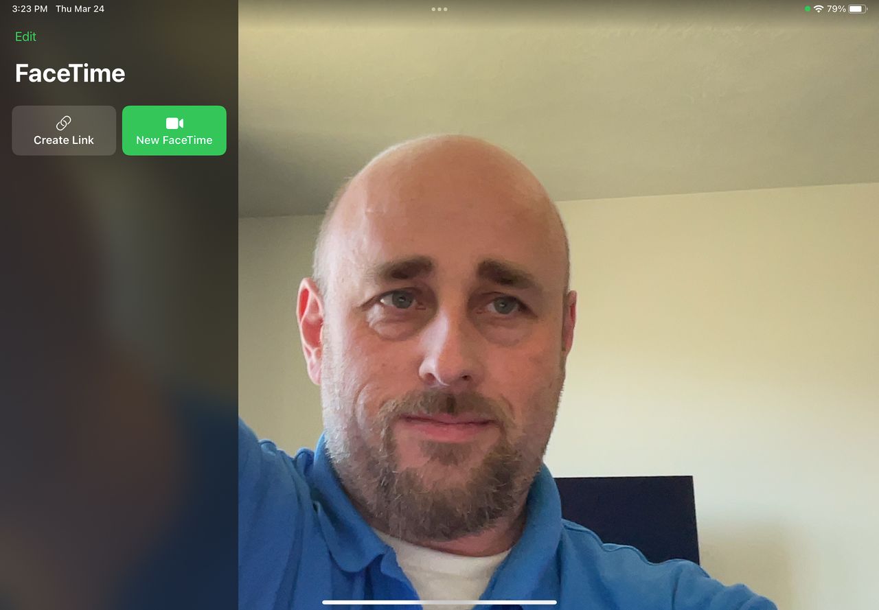iPad Air 5 camera in FaceTime blinds open