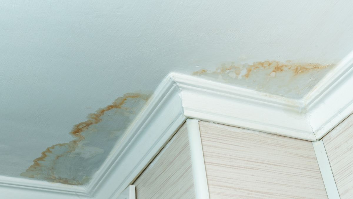 How to Remove Water Stains on Walls