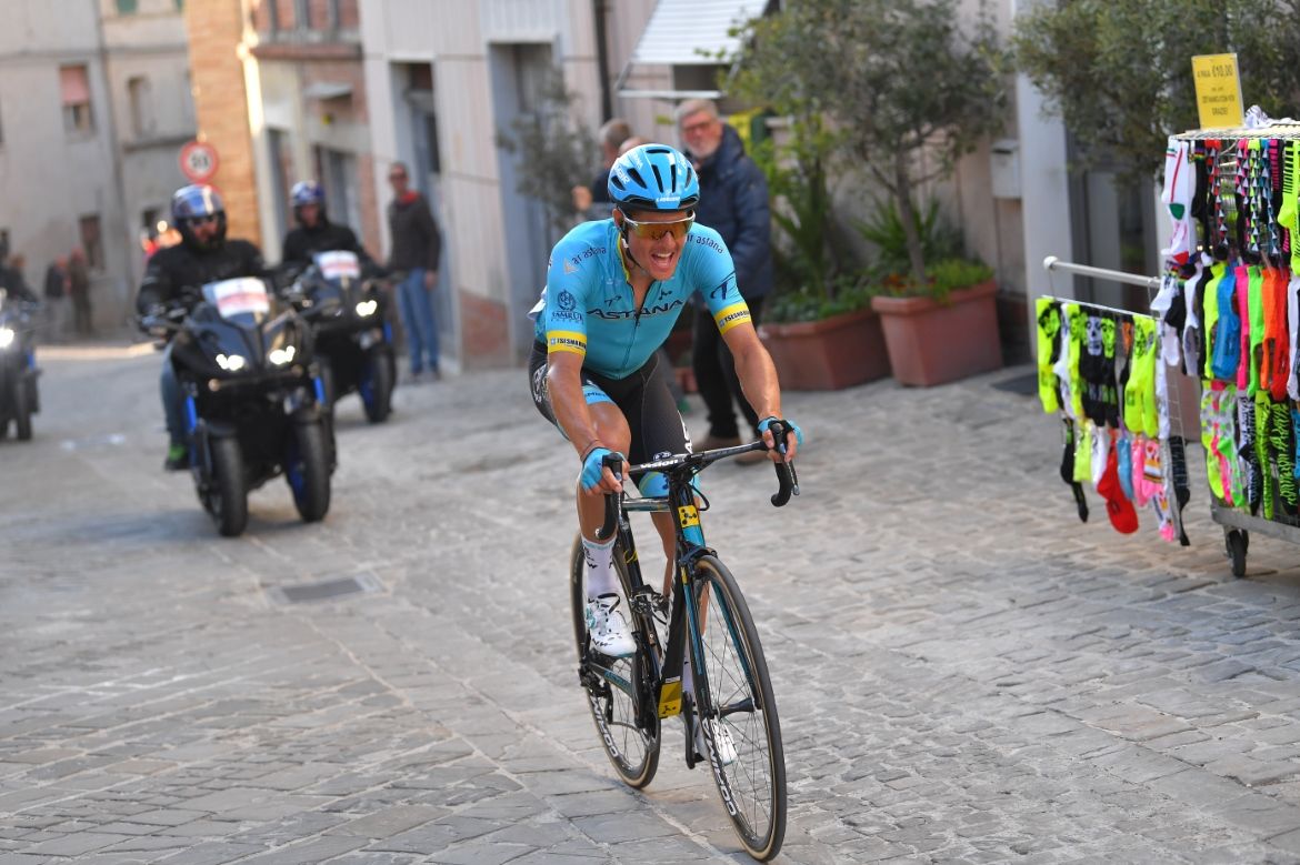 Jakob Fuglsang riding up the final climb to victory
