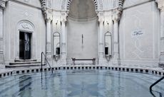 A large indoor marble bath at the Rácz Spa in Budapest