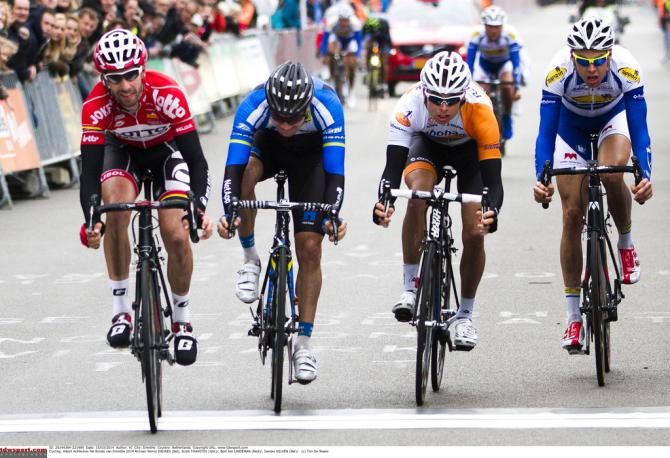 Kenny Dehaes (Lotto Belisol) won the race ahead of Scott Thwaites (NetApp - Endura)