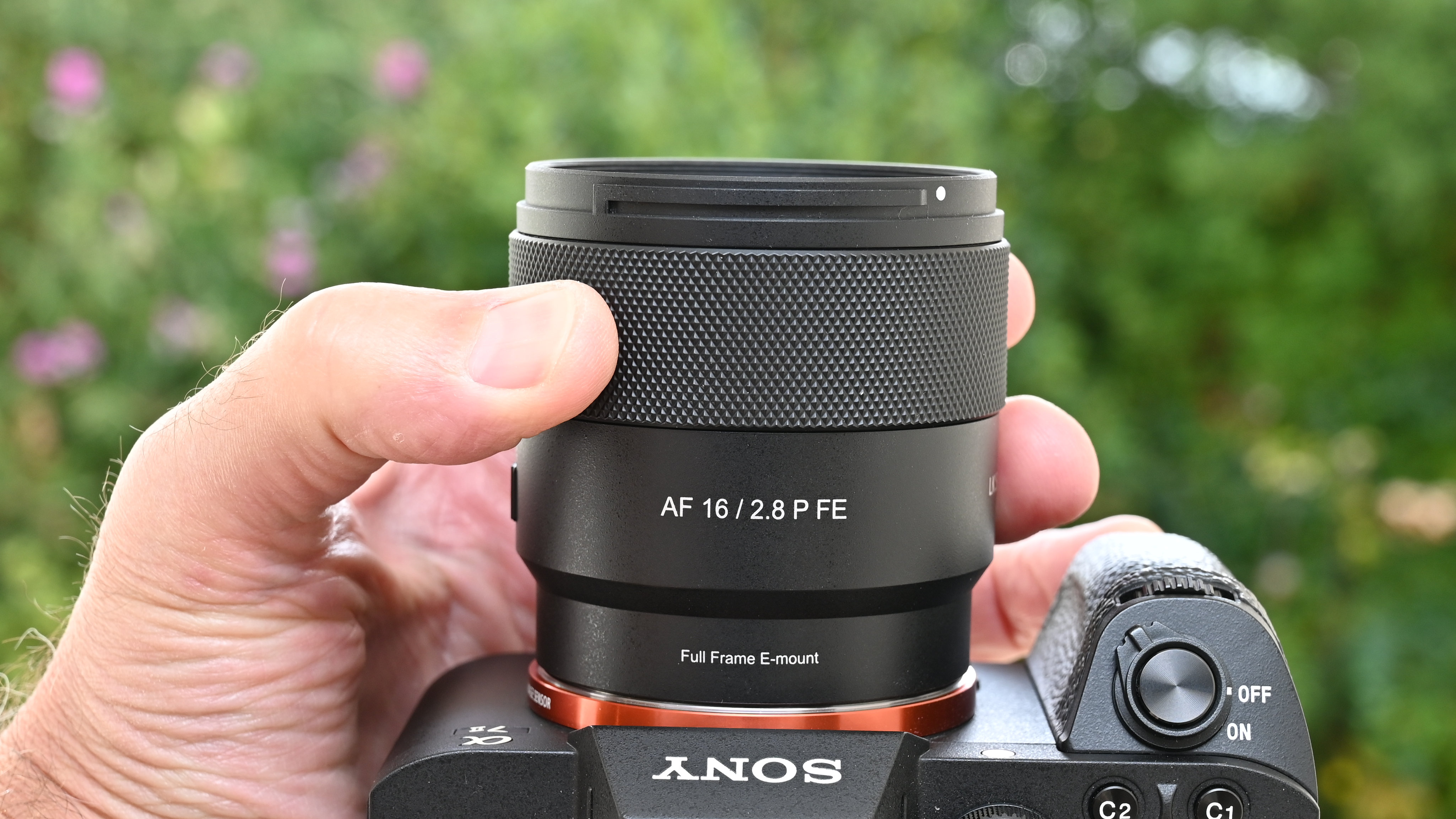 LK Samyang AF 16mm f/2.8 P FE product shot