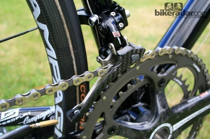 Carbon also turns up on the Record 11 derailleur too