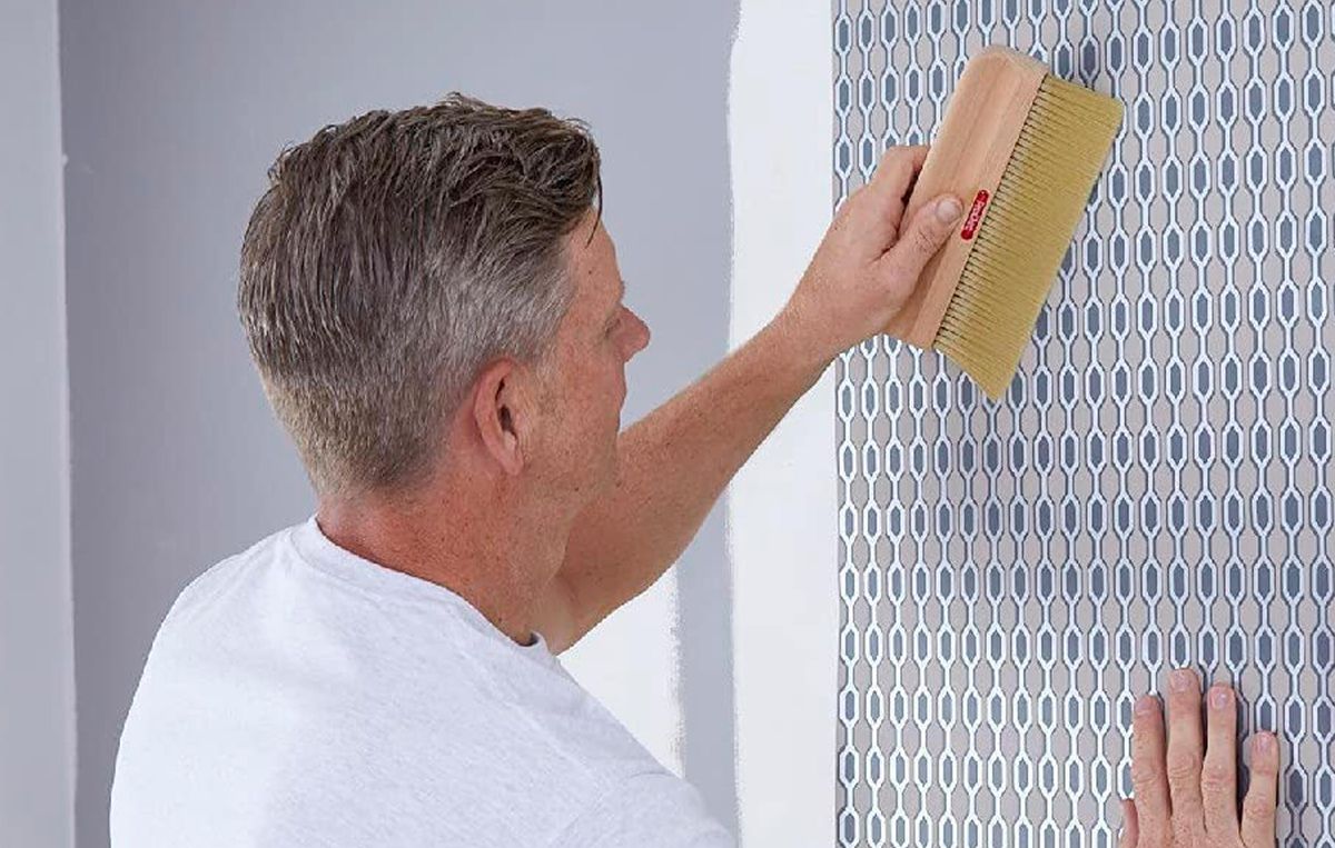Wallpapering a chimney breast Pro tips for a smooth finish Homebuilding