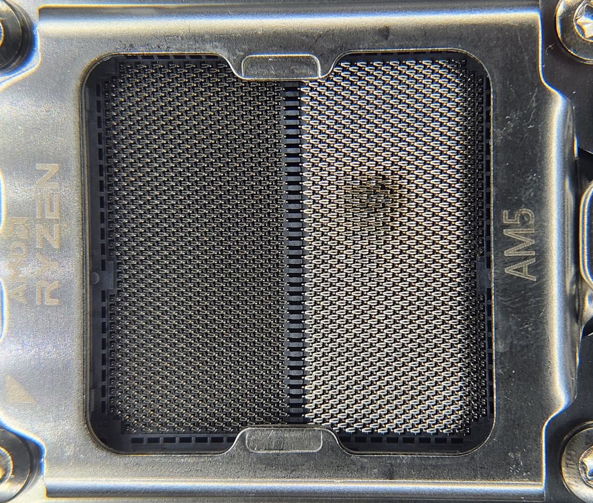 Speedrookie's damaged X3D CPU