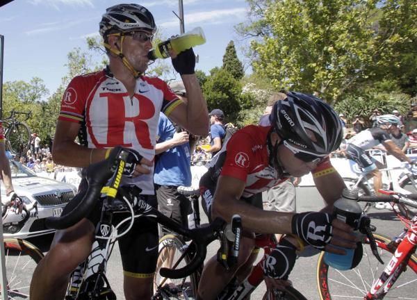 Lance Armstrong (RadioShack) stays cool Down Under.
