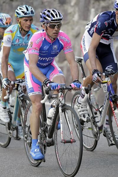 Gilberto Simoni (Lampre-Farnese Vini) in action during stage two.