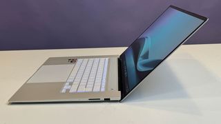 Asus Zenbook S16