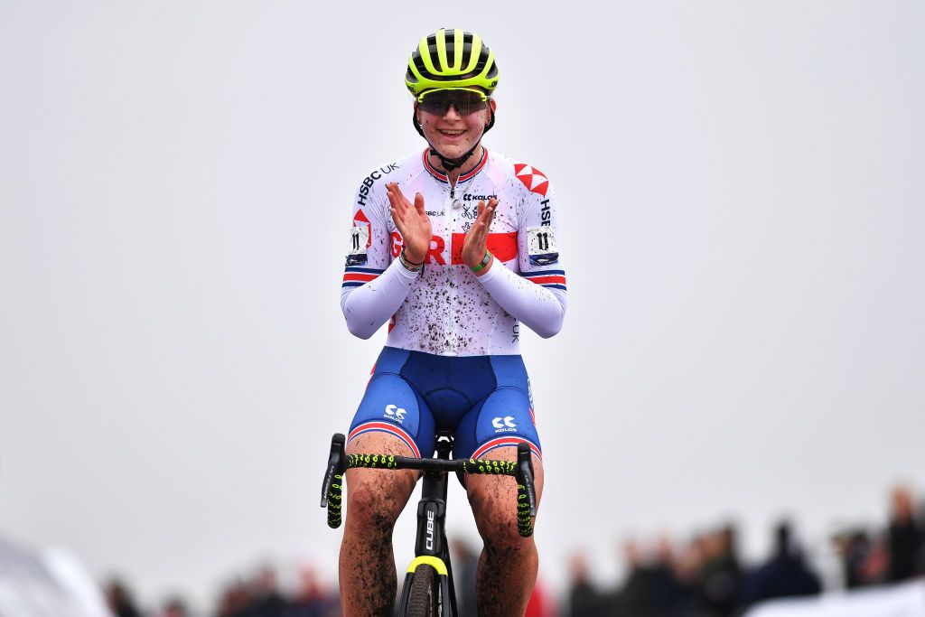 COL DU VAM DRENTHE NETHERLANDS NOVEMBER 06 Zoe Backstedt of United Kingdom celebrates at finish line as race winner during the 19th UEC European Cyclocross Championships 2021 Womens Junior EuroCross21 UECcycling on November 06 2021 in Col du Vam Drenthe Netherlands Photo by Luc ClaessenGetty Images