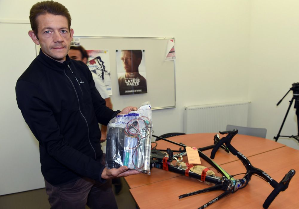 Christophe Bassons shows the mechanical doping device seized by French police