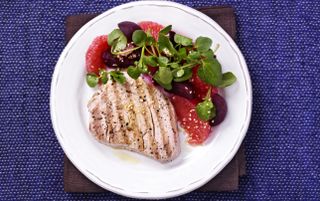Tuna with grapefruit and beetroot salad