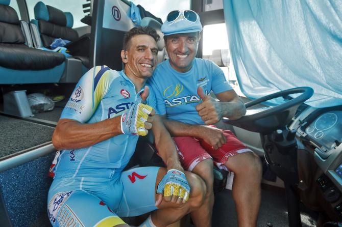 Thumbs up from Paolo Tiralongo and Astana's bus driver