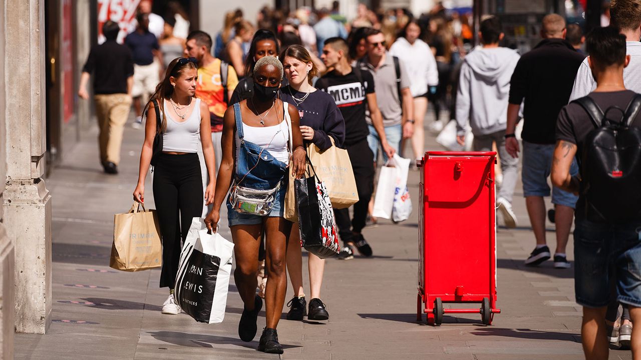 Shoppers on the high street © Getty