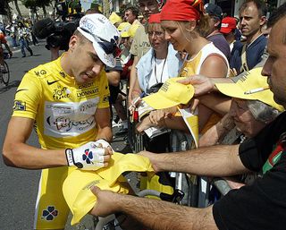 Bradley McGee signing autographs in yellow at the 2003 Tour de France