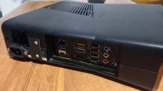 RazQ_'s gaming PC sleeper build, packaged inside the frame of an Xbox 360 Slim