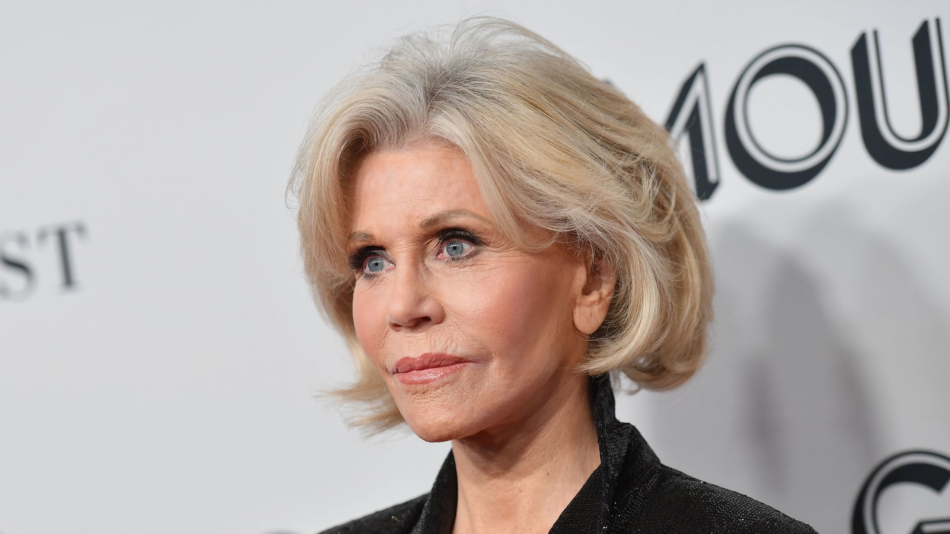 Jane Fonda reveals she's embracing her gray hair and she looks ...