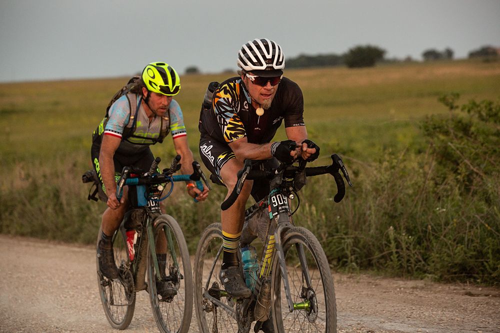Jay Petervary and Jake Wells led the DKXL as night fell. Petervary would go on to take the win in 22:31.
