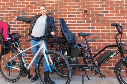 Hybrid bike with online child seat