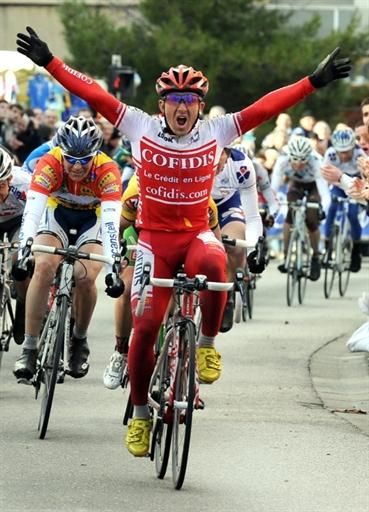 Samuel Dumoulin (Cofidis Le Credit En Ligne) sprints to victory in stage three.
