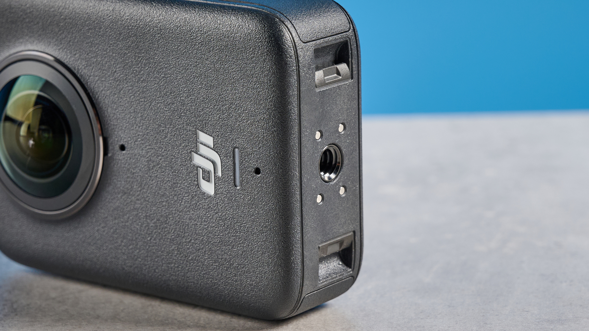 The DJI Osmo 360 lower thread against a blue background