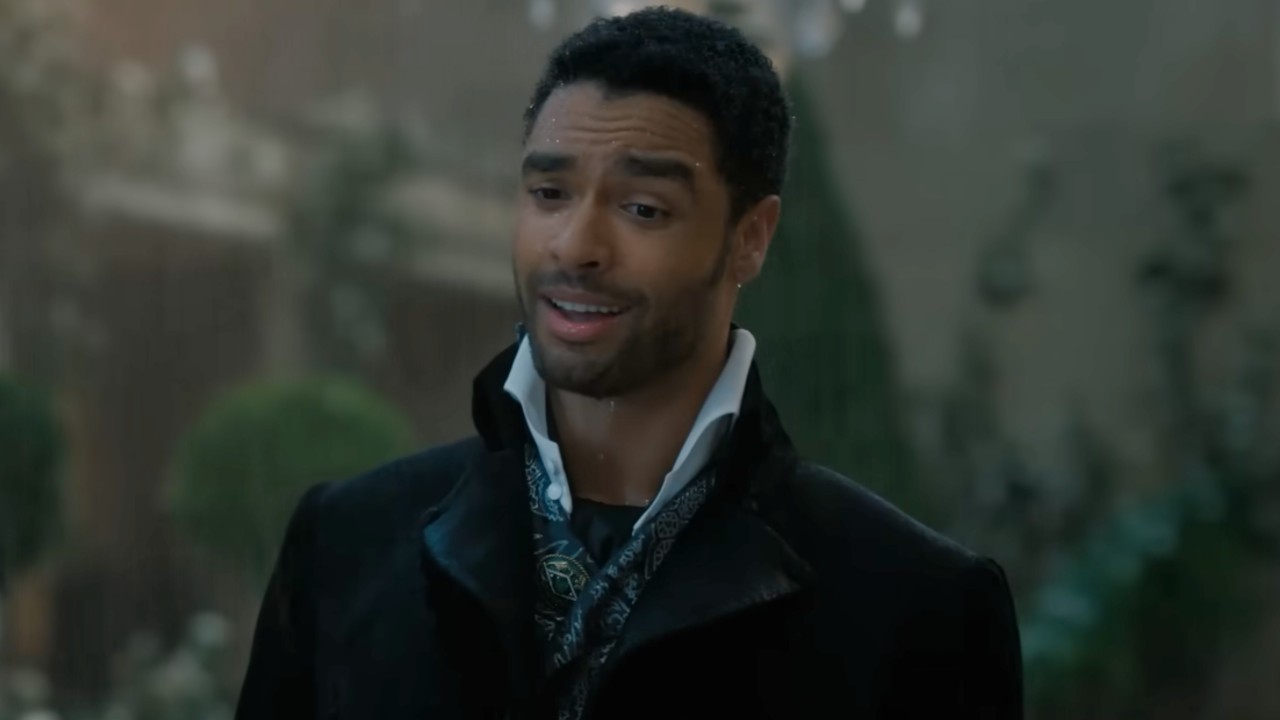 Reg&amp;eacute;-Jean Page standing in the rain in Bridgerton.