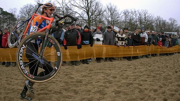 Barry Wicks seems to be having fun running in the deep sand at the Hofstade World Cup.
