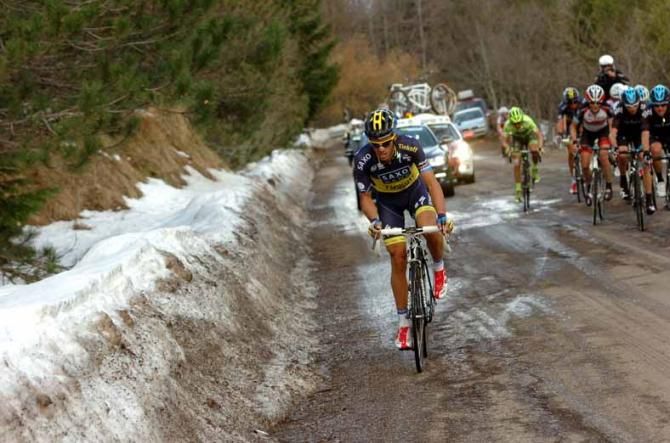 Alberto Contador (Saxo-Tinkoff) strikes out alone on Prati di Tivo.