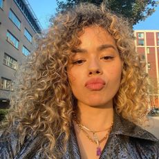 Photo of @celmatique with dark blonde hair 