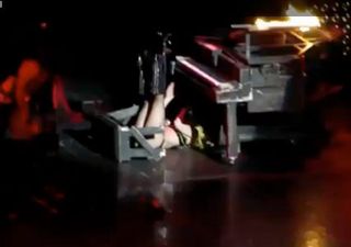 Lady Gaga falls from piano