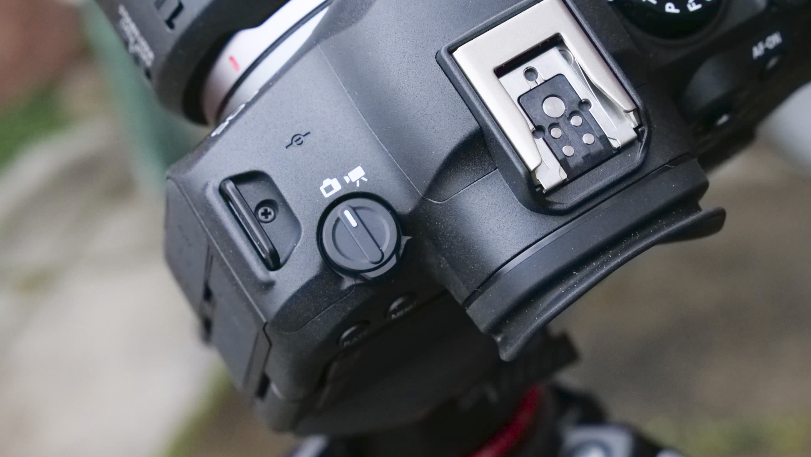 Canon EOS R6 II video and photo mode dial close up