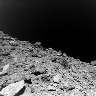 A photograph of Ryugu's surface captured by the MASCOT lander.